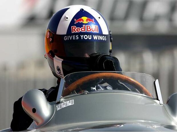 Titel-Bild zur News: David Coulthard im Mercedes-Silberpfeil
