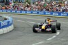 Showrun: Coulthard rast durch das nächtliche Belfast