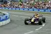 Bild zum Inhalt: Showrun: Coulthard rast durch das nächtliche Belfast