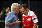 Charlie Whiting (Technischer Delegierte der FIA) und Stefano Domenicali (Teamchef) 