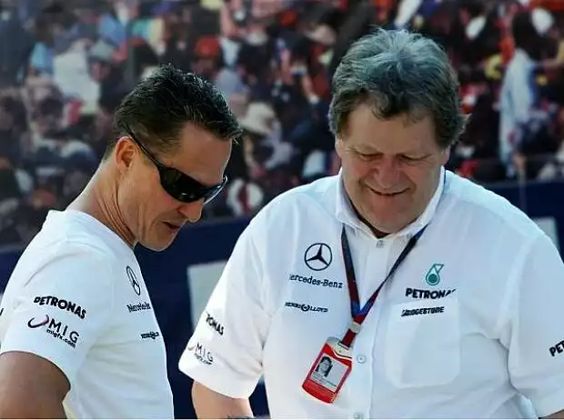 Titel-Bild zur News: Michael Schumacher, Norbert Haug (Mercedes-Motorsportchef)