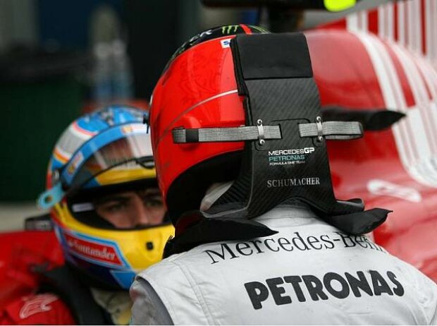 Titel-Bild zur News: Michael Schumacher und Fernando Alonso