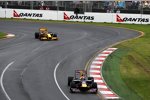 Mark Webber (Red Bull) vor Robert Kubica (Renault) 
