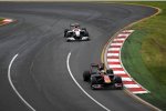 Jaime Alguersuari (Toro Rosso) vor Michael Schumacher (Mercedes) 