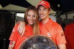 Jenson Button (McLaren) mit Freundin Jessica Michibata