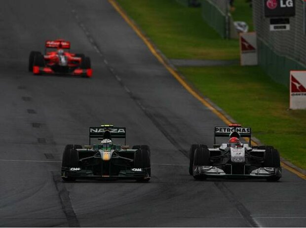 Michael Schumacher gegen Heikki Kovalainen Michael Schumacher gegen Heikki Kovalainen