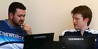 Cosworth-Techniker bei der Analyse