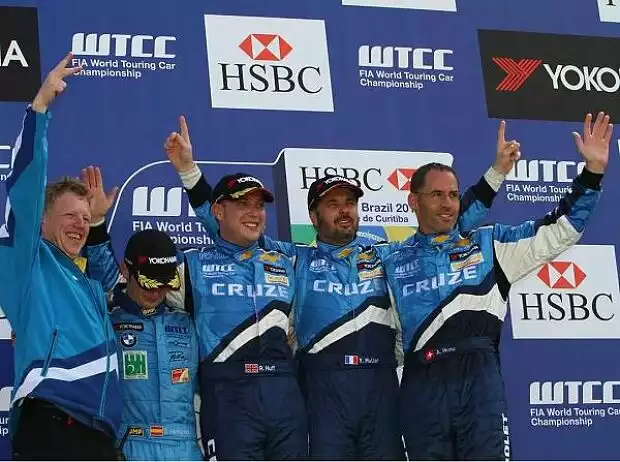 Alain Menu, Robert Huff, Yvan Muller Titel-Bild zur News: Alain Menu, Robert Huff, Yvan Muller