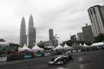 Nico Rosberg macht Donuts im Regen