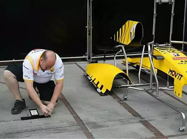 Titel-Bild zur News: Renault-Mechaniker