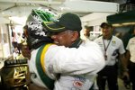 Heikki Kovalainen (Lotus) mit Teamchef Tony Fernandes