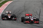 Jenson Button (McLaren) und Karun Chandhok (HRT) 