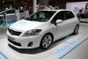Bild zum Inhalt: Toyota stellt Auris Hybrid und modifizierten RAV 4 vor