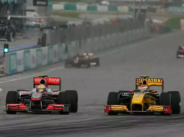 Titel-Bild zur News: Lewis Hamilton, Vitaly Petrov
