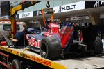Das Wrack von Sébastien Buemi (Toro Rosso) 
