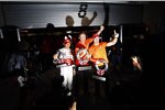 Lewis Hamilton (McLaren), Martin Whitmarsh (Teamchef) und Jenson Button (McLaren) 