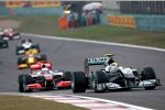 Nico Rosberg (Mercedes) vor Jenson Button (McLaren) 