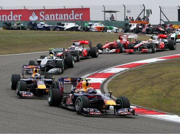 Mark Webber vor Sebastian Vettel