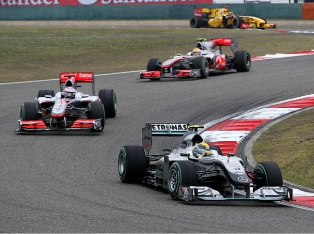 Nico Rosberg vor Jenson Button Nico Rosberg vor Jenson Button
