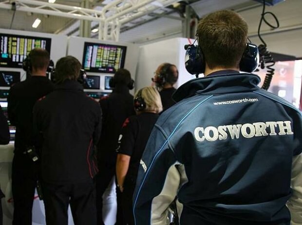 Titel-Bild zur News: Cosworth-Mitarbeiter