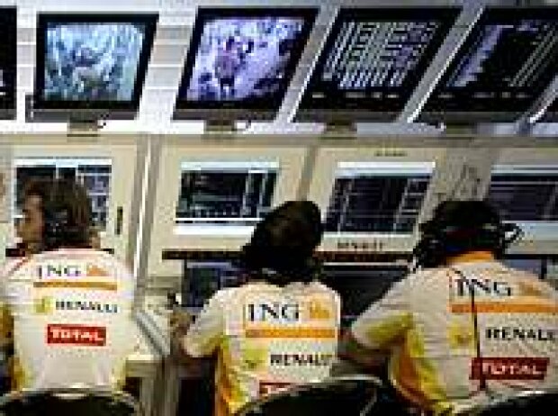 Fernando Alonso, Nelson Piquet Jr. Fernando Alonso, Nelson Piquet Jr.