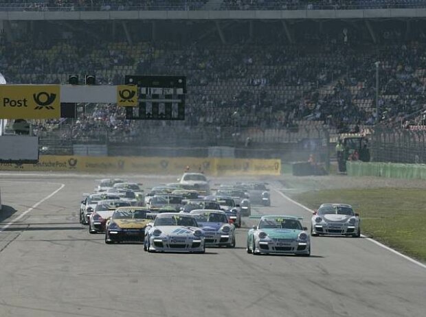 Start beim Carrera-Cup-Saisonauftakt in Hockenheim Start beim Carrera-Cup-Saisonauftakt in Hockenheim