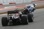 David Coulthard (Red Bull) jagt Leon Haslam um die Strecke
