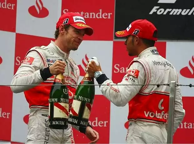Jenson Button und Lewis Hamilton Titel-Bild zur News: Jenson Button und Lewis Hamilton