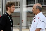 Romain Grosjean (Renault) und Peter Sauber (Teamchef) 