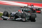 Michael Schumacher (Mercedes) vor Jenson Button (McLaren) 