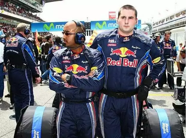 Red Bull Racing-Mechaniker Titel-Bild zur News: Red Bull Racing-Mechaniker