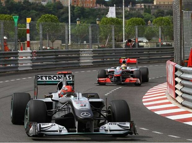 Michael Schumacher vor Lewis Hamilton Michael Schumacher vor Lewis Hamilton