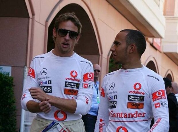 Titel-Bild zur News: Jenson Button und Lewis Hamilton