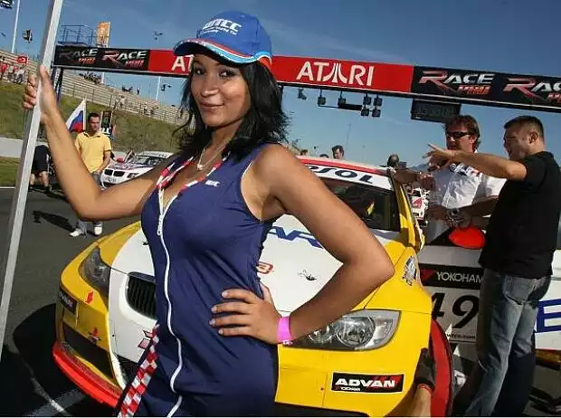 Grid Girl in Oschersleben Titel-Bild zur News: Grid Girl in Oschersleben