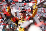 Siegerjubel bei Kyle Busch (Gibbs) 