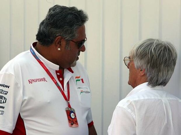 Vijay Mallya (Teameigentümer), Bernie Ecclestone (Formel-1-Chef) Vijay Mallya (Teameigentümer), Bernie Ecclestone (Formel-1-Chef)