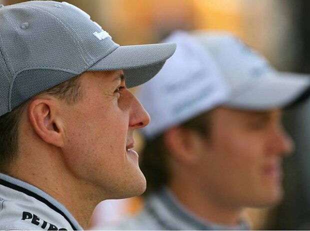 Titel-Bild zur News: Michael Schumacher und Nico Rosberg