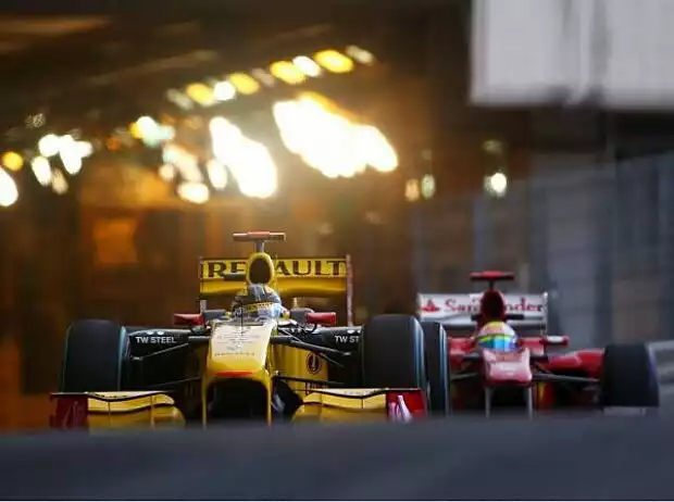 Titel-Bild zur News: Robert Kubica vor Felipe Massa