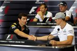 Shakehands zwischen Mark Webber (Red Bull) und Michael Schumacher (Mercedes) 