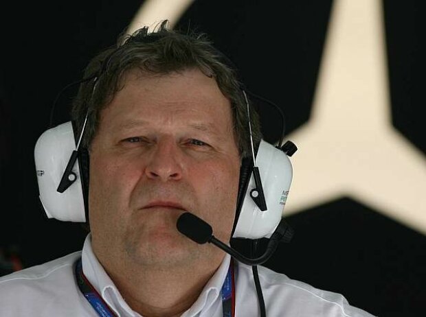 Titel-Bild zur News: Norbert Haug (Mercedes-Motorsportchef)