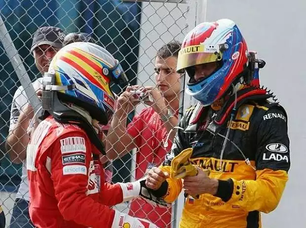 Fernando Alonso und Vitaly Petrov Titel-Bild zur News: Fernando Alonso und Vitaly Petrov