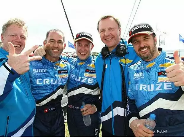 Alain Menu, Robert Huff, Yvan Muller Titel-Bild zur News: Alain Menu, Robert Huff, Yvan Muller