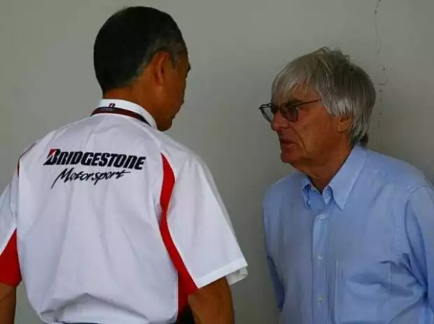 Bernie Ecclestone (Formel-1-Chef), Hiroshi Yasukawa (Motorsportdirektor Bridgestone) Titel-Bild zur News: Bernie Ecclestone (Formel-1-Chef), Hiroshi Yasukawa (Motorsportdirektor Bridgestone)