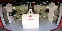 Blick in die McLaren-Box mit Brücke
