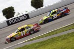 Carl Edwards (Roush) jagt Marcos Ambrose (MWR) 