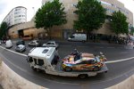 Das BMW Art Car auf dem Weg in die Innenstadt