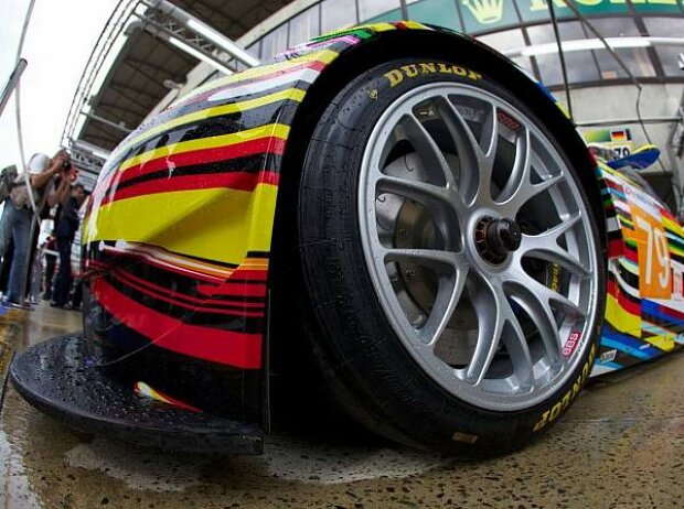 Titel-Bild zur News: Dunlop-Reifen am BMW Art Car