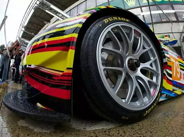 Dunlop-Reifen am BMW Art Car Titel-Bild zur News: Dunlop-Reifen am BMW Art Car