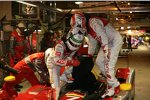 Fahrerwechsel: Tom Kristensen und Allan McNish (Audi Sport)