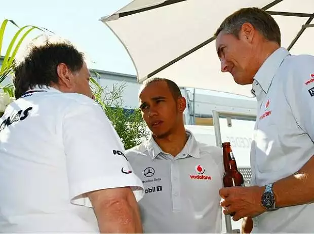 Norbert Haug, Lewis Hamilton und Martin Whitmarsh Titel-Bild zur News: Norbert Haug, Lewis Hamilton und Martin Whitmarsh
